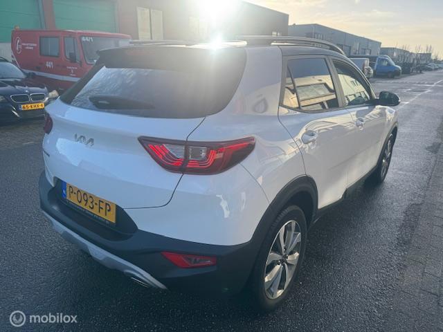 Kia Stonic Kia Stonic 1.0 T-GDI DynamicPlusLine Trekhaak afneembaar , 16 inch velgen & banden , Navigatie , Bluetooth  Priveglas , Electr. inklapbare spiegels , Parkeerhulp achter , Two Tone – Wit/Zwart dak