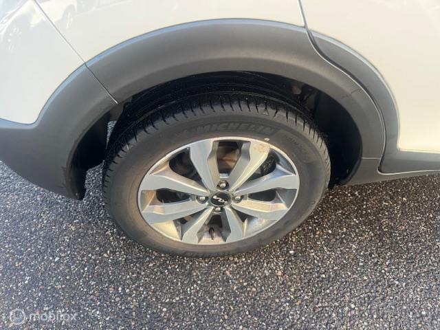Kia Stonic Kia Stonic 1.0 T-GDI DynamicPlusLine Trekhaak afneembaar , 16 inch velgen & banden , Navigatie , Bluetooth  Priveglas , Electr. inklapbare spiegels , Parkeerhulp achter , Two Tone – Wit/Zwart dak