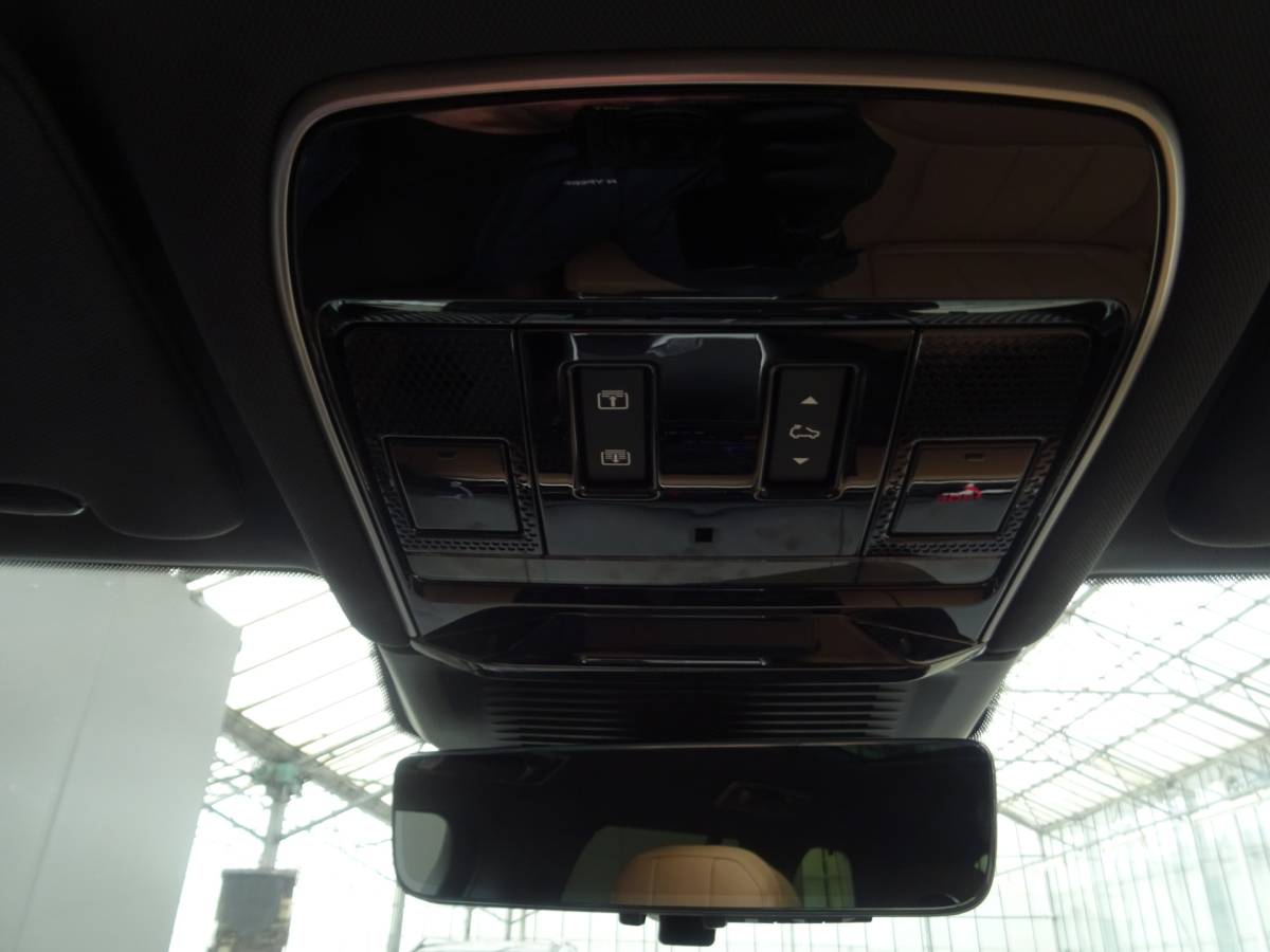 Land Rover Range Rover Land Rover Range Rover 3.0 P550e HSE PHEV * HEAD-UP * 22 INCH * 90 KM ACCU RANGE. !!