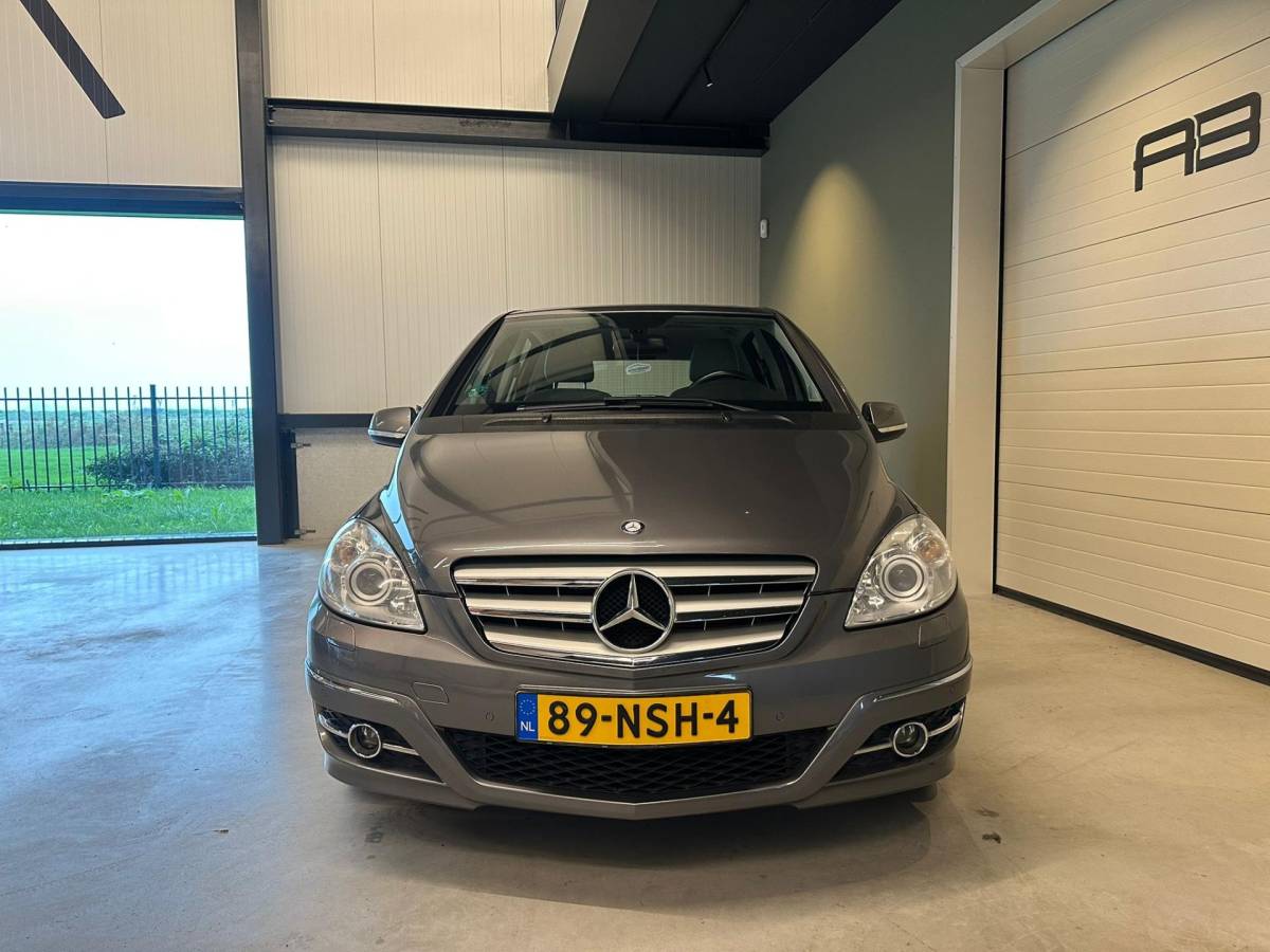 Mercedes-Benz B-Klasse Mercedes-Benz B-klasse 180 BUSINESSCLASS|LEDEREN BEKLEDING|CLIMA AIRCO|TREKHAAK|ISOFIX|CRUISE CONTROL|NAVIGATIE|LM-VELG|nweAPK+OH!