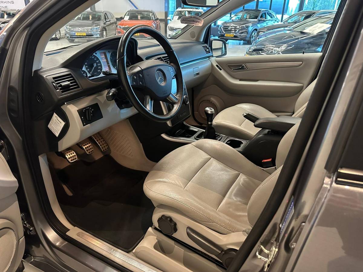 Mercedes-Benz B-Klasse Mercedes-Benz B-klasse 180 BUSINESSCLASS|LEDEREN BEKLEDING|CLIMA AIRCO|TREKHAAK|ISOFIX|CRUISE CONTROL|NAVIGATIE|LM-VELG|nweAPK+OH!
