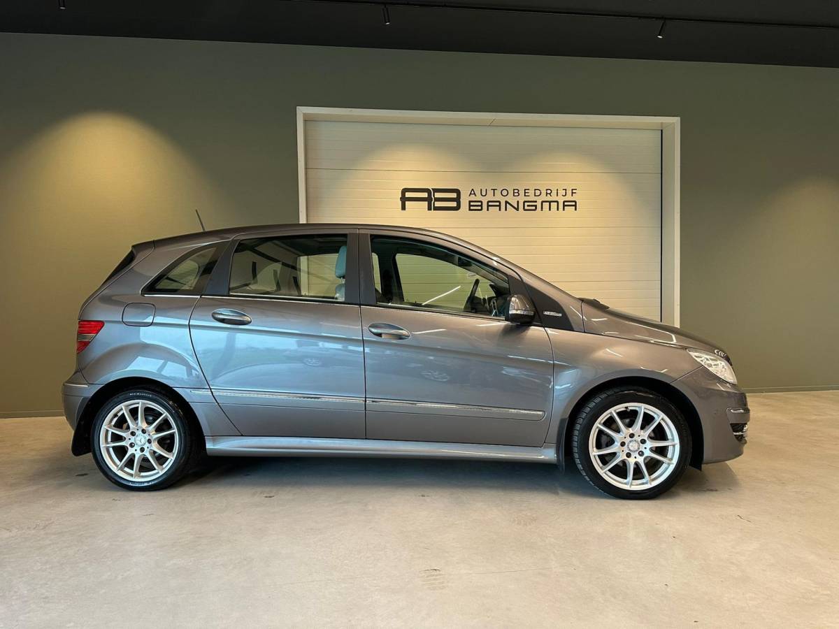 Mercedes-Benz B-Klasse Mercedes-Benz B-klasse 180 BUSINESSCLASS|LEDEREN BEKLEDING|CLIMA AIRCO|TREKHAAK|ISOFIX|CRUISE CONTROL|NAVIGATIE|LM-VELG|nweAPK+OH!