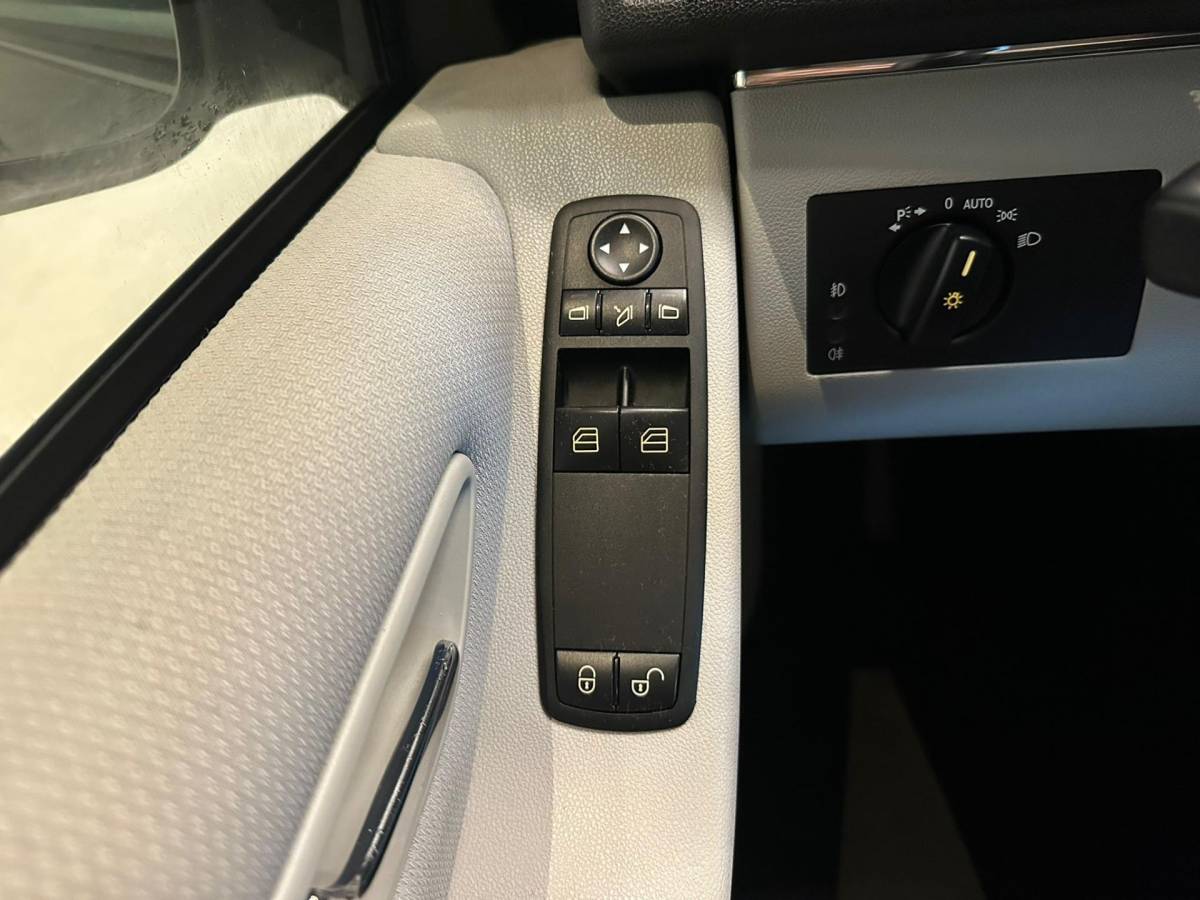Mercedes-Benz B-Klasse Mercedes-Benz B-klasse 180 BUSINESSCLASS|LEDEREN BEKLEDING|CLIMA AIRCO|TREKHAAK|ISOFIX|CRUISE CONTROL|NAVIGATIE|LM-VELG|nweAPK+OH!