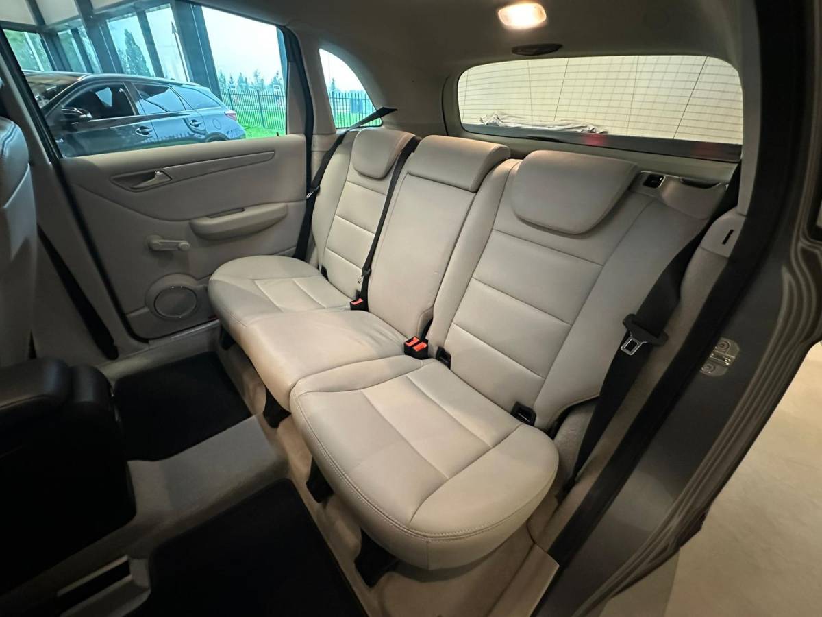 Mercedes-Benz B-Klasse Mercedes-Benz B-klasse 180 BUSINESSCLASS|LEDEREN BEKLEDING|CLIMA AIRCO|TREKHAAK|ISOFIX|CRUISE CONTROL|NAVIGATIE|LM-VELG|nweAPK+OH!