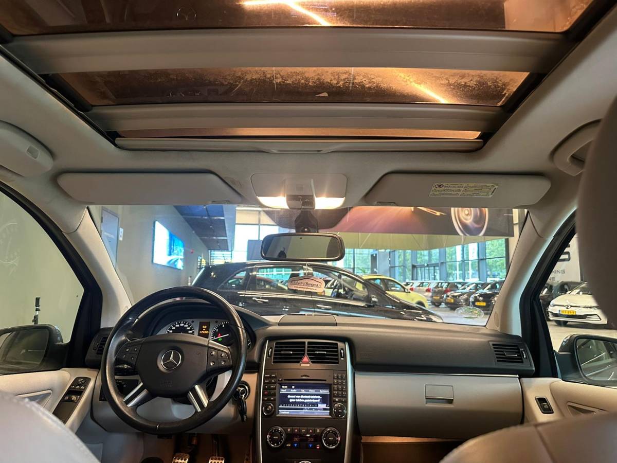 Mercedes-Benz B-Klasse Mercedes-Benz B-klasse 180 BUSINESSCLASS|LEDEREN BEKLEDING|CLIMA AIRCO|TREKHAAK|ISOFIX|CRUISE CONTROL|NAVIGATIE|LM-VELG|nweAPK+OH!
