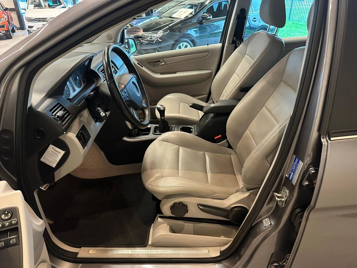 Mercedes-Benz B-Klasse Mercedes-Benz B-klasse 180 BUSINESSCLASS|LEDEREN BEKLEDING|CLIMA AIRCO|TREKHAAK|ISOFIX|CRUISE CONTROL|NAVIGATIE|LM-VELG|nweAPK+OH!