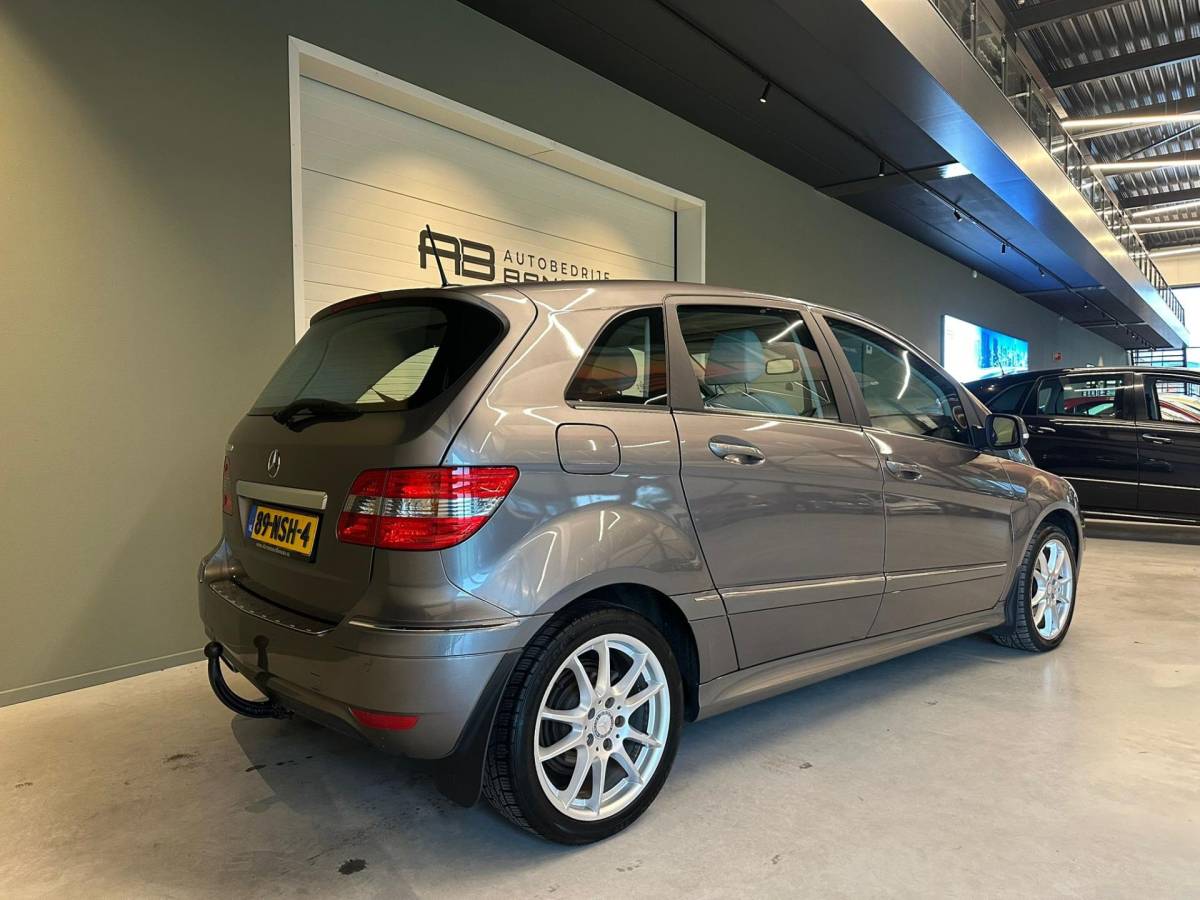Mercedes-Benz B-Klasse Mercedes-Benz B-klasse 180 BUSINESSCLASS|LEDEREN BEKLEDING|CLIMA AIRCO|TREKHAAK|ISOFIX|CRUISE CONTROL|NAVIGATIE|LM-VELG|nweAPK+OH!