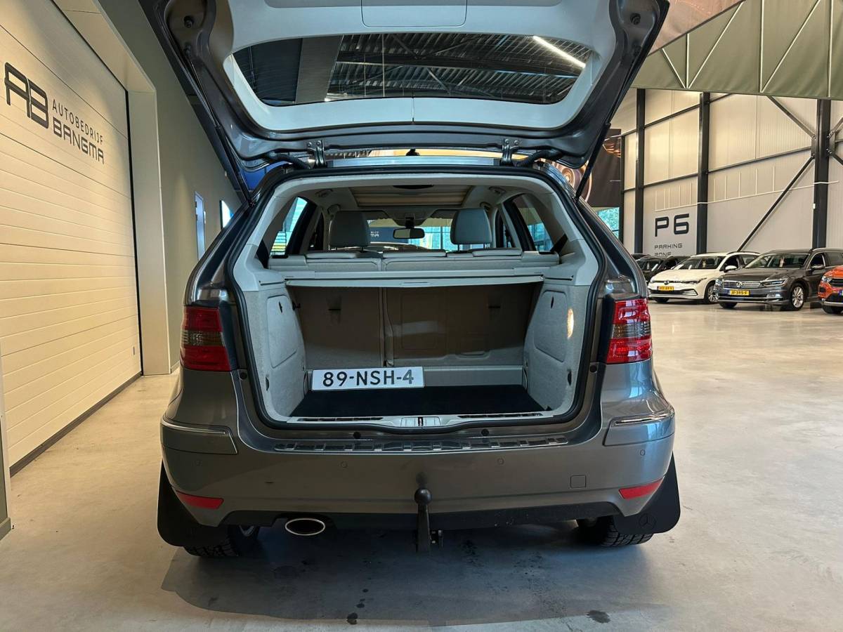 Mercedes-Benz B-Klasse Mercedes-Benz B-klasse 180 BUSINESSCLASS|LEDEREN BEKLEDING|CLIMA AIRCO|TREKHAAK|ISOFIX|CRUISE CONTROL|NAVIGATIE|LM-VELG|nweAPK+OH!