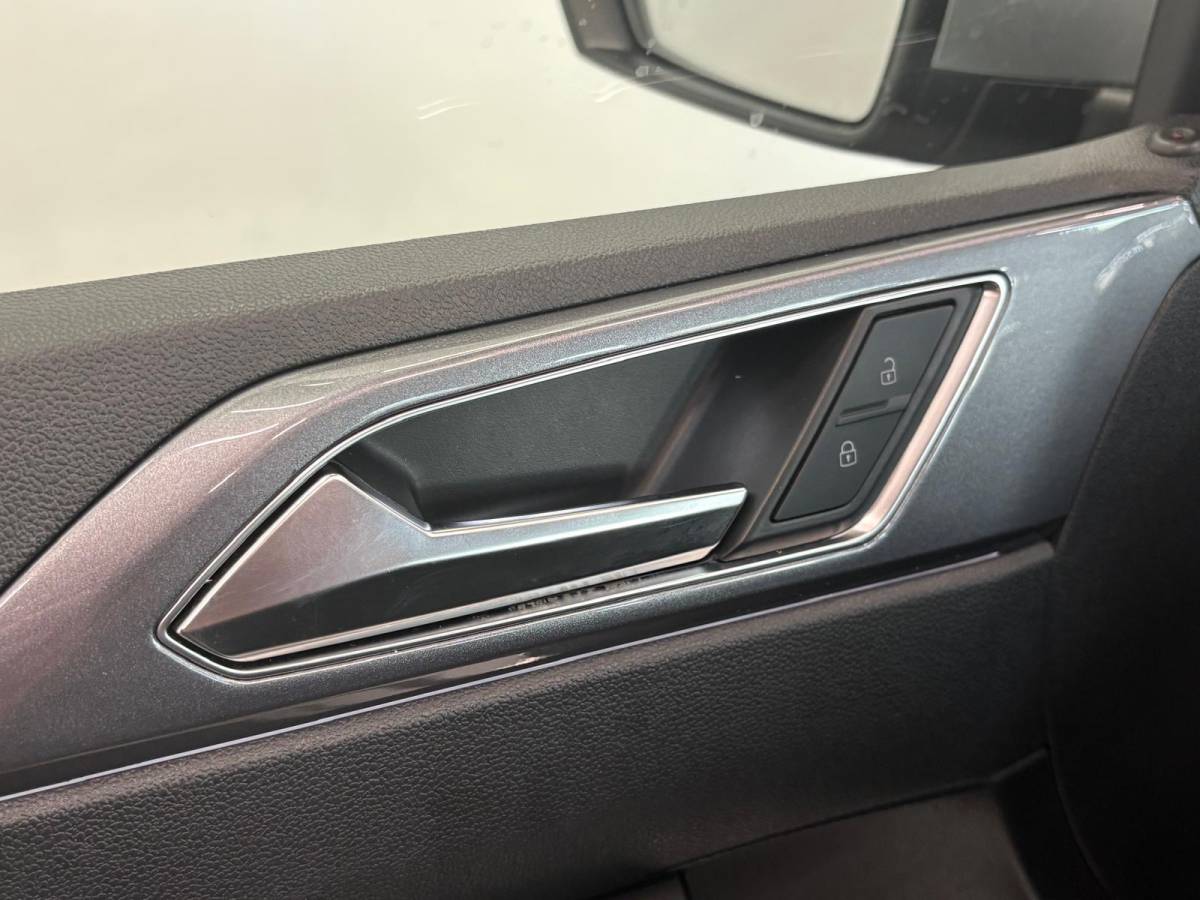 Volkswagen Polo Volkswagen Polo 1.0 TSI 110pk DSG Highline Navigatie Apple Carplay Android Auto Parkeersensoren Adaptive Cruise Control Stoelverwarming Getinte ramen Climatronic