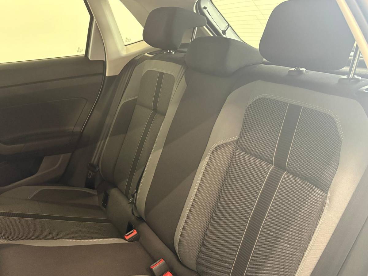 Volkswagen Polo Volkswagen Polo 1.0 TSI 110pk DSG Highline Navigatie Apple Carplay Android Auto Parkeersensoren Adaptive Cruise Control Stoelverwarming Getinte ramen Climatronic