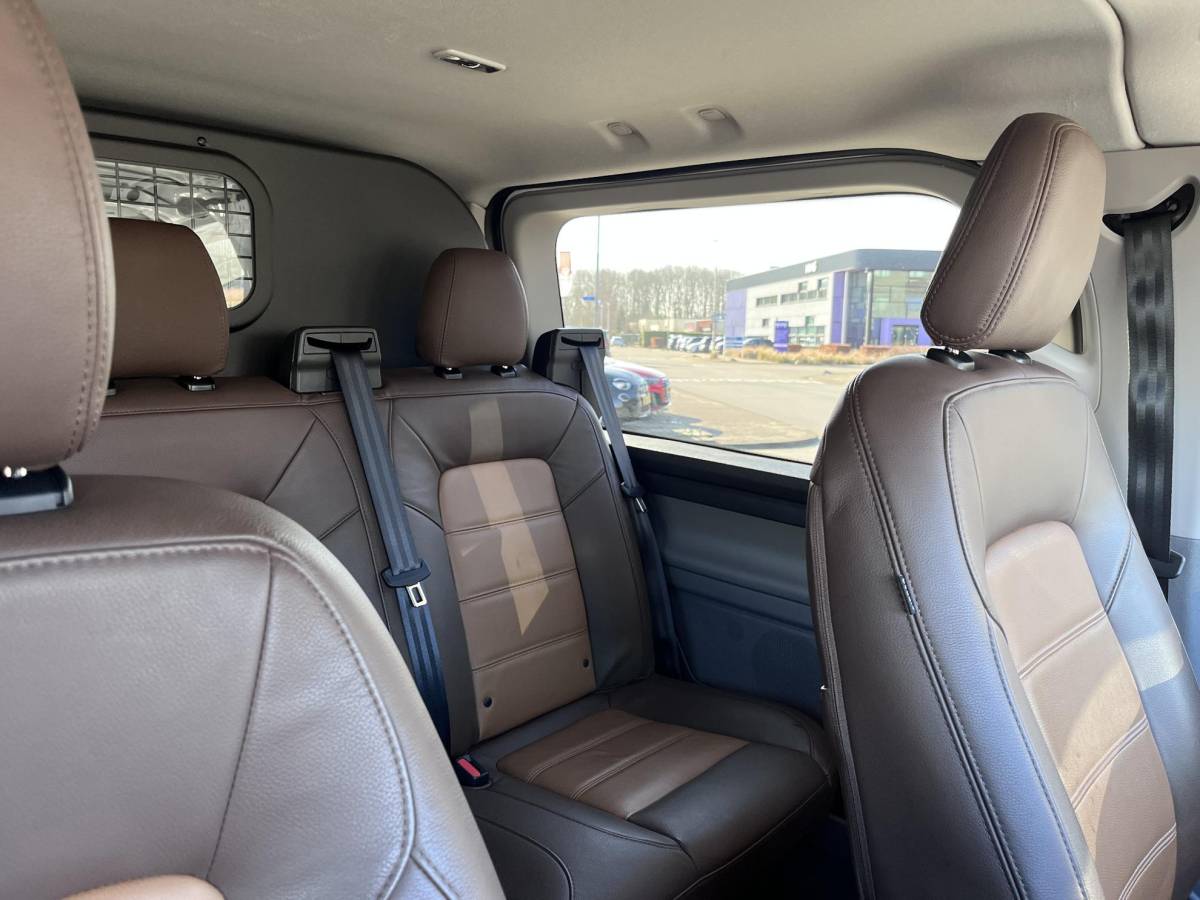 Ford Transit Custom Ford Transit Custom 300 2.0 TDCI L1H1 Limited DC 170pk Dubbele cabine