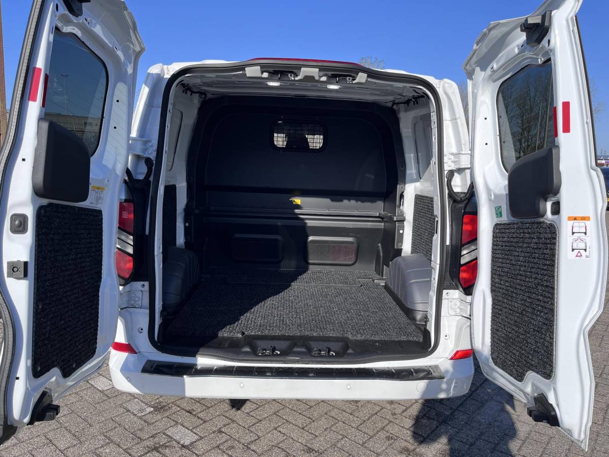 Ford Transit Custom Ford Transit Custom 300 2.0 TDCI L1H1 Limited DC 170pk Dubbele cabine