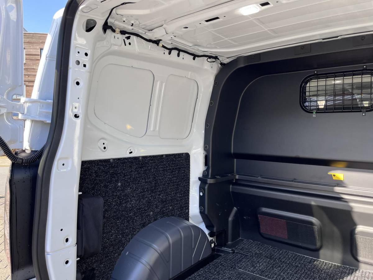 Ford Transit Custom Ford Transit Custom 300 2.0 TDCI L1H1 Limited DC 170pk Dubbele cabine