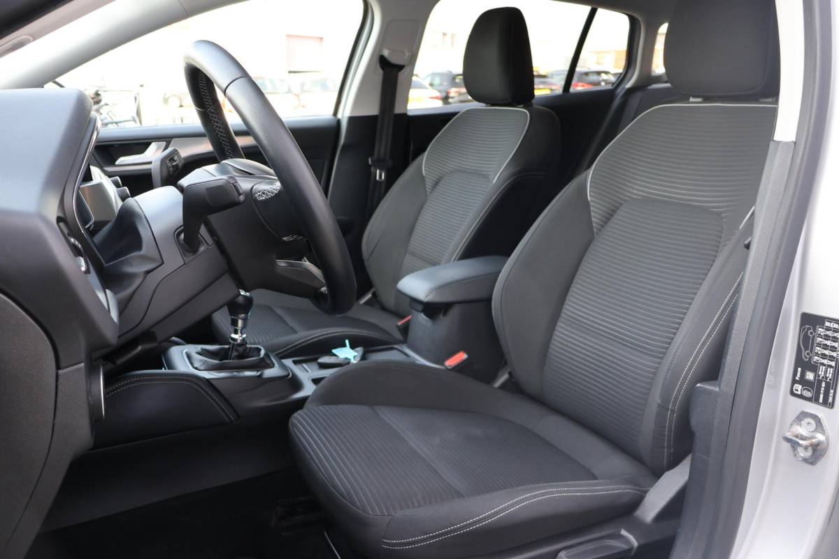 Ford Focus Ford Focus Wagon 1.0 Titanium X Business 1e Eigenaar | Volledig Onderh | NAP | BTW | AF Trekhaak | Camera | Elek Klep | Navi | Carplay | Cruise | Keyless | Full LED | Start/Stop | Hill-Hold | Bots | PDC