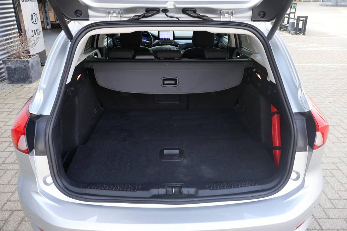 Ford Focus Ford Focus Wagon 1.0 Titanium X Business 1e Eigenaar | Volledig Onderh | NAP | BTW | AF Trekhaak | Camera | Elek Klep | Navi | Carplay | Cruise | Keyless | Full LED | Start/Stop | Hill-Hold | Bots | PDC