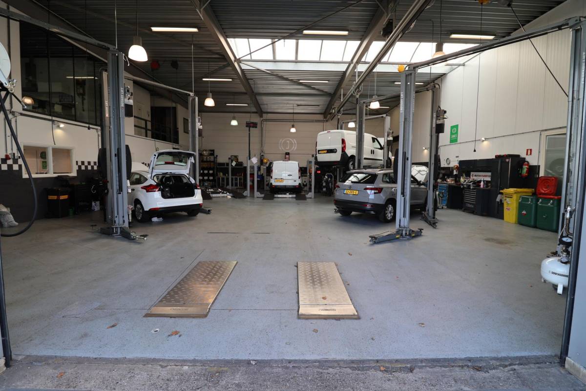 Ford Focus Ford Focus Wagon 1.0 Titanium X Business 1e Eigenaar | Volledig Onderh | NAP | BTW | AF Trekhaak | Camera | Elek Klep | Navi | Carplay | Cruise | Keyless | Full LED | Start/Stop | Hill-Hold | Bots | PDC
