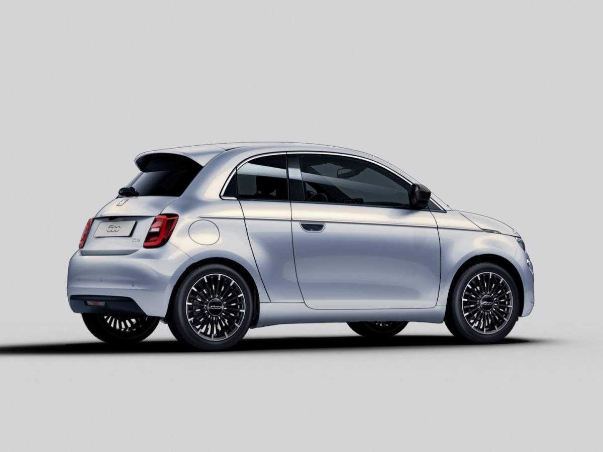 Fiat 500e Fiat 500e 3+1 La Prima 42 kWh | Clima | LED | PDC | JBL Premium Audio | 17″ | Camera | BSM | Canneloni Ivory/Piombo interieur