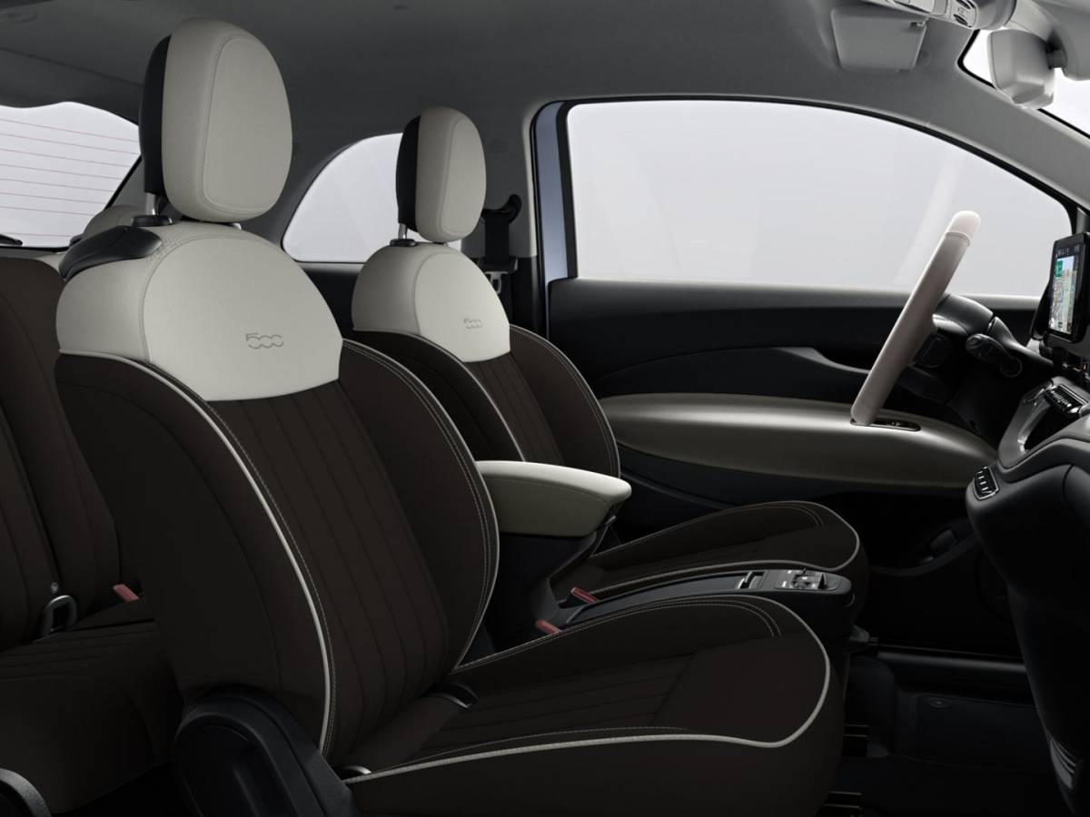 Fiat 500e Fiat 500e 3+1 La Prima 42 kWh | Clima | LED | PDC | JBL Premium Audio | 17″ | Camera | BSM | Canneloni Ivory/Piombo interieur