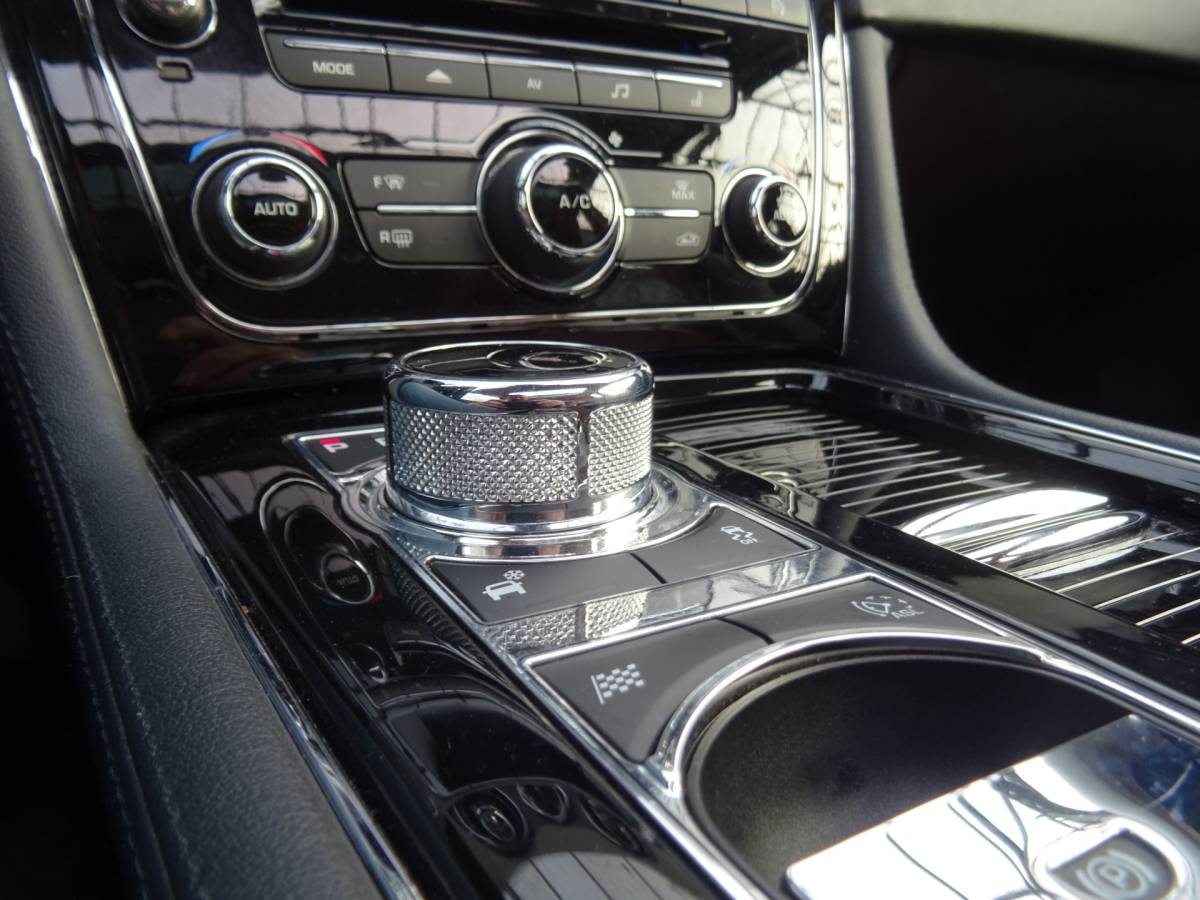 Jaguar XJ Jaguar XJ 2.0 Premium Luxury * MASSAGE * ZEER LUXE UITV. !!