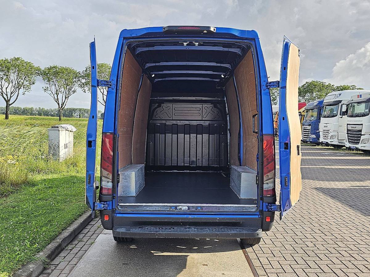 Iveco Daily IVECO DAILY 35S18 l2h2 3.0ltr automaat
