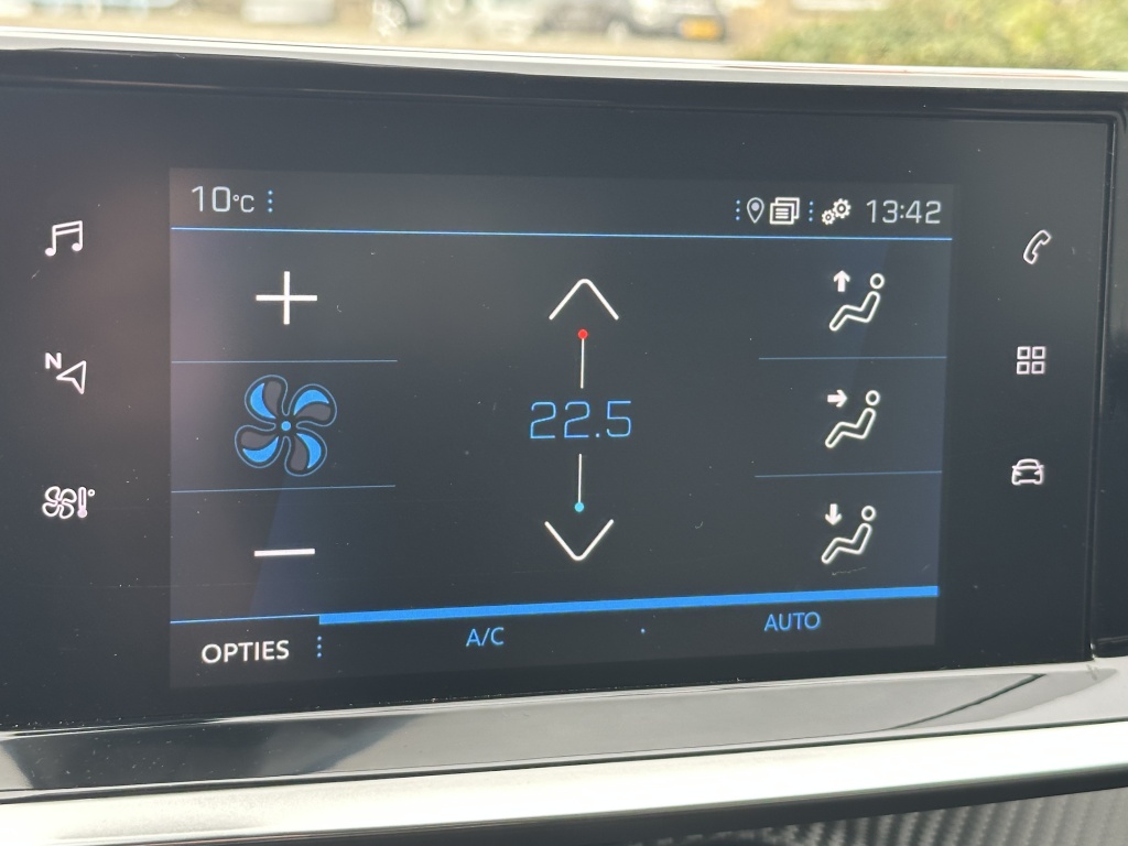 Peugeot 2008 Peugeot 2008 1.2 Allure | CarPlay | Cruise | Climate | All Season