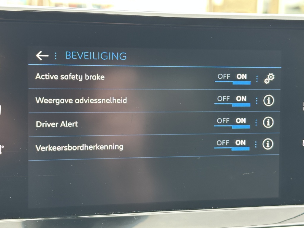 Peugeot 2008 Peugeot 2008 1.2 Allure | CarPlay | Cruise | Climate | All Season
