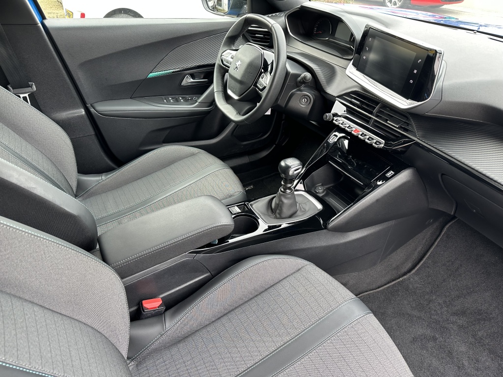 Peugeot 2008 Peugeot 2008 1.2 Allure | CarPlay | Cruise | Climate | All Season