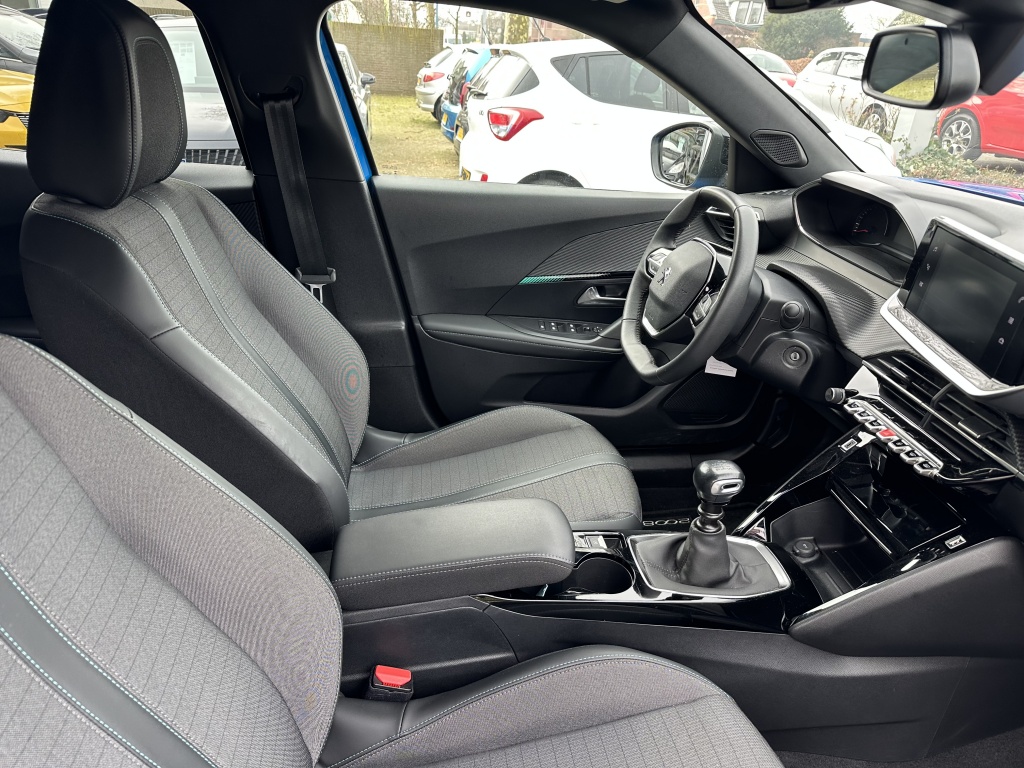 Peugeot 2008 Peugeot 2008 1.2 Allure | CarPlay | Cruise | Climate | All Season