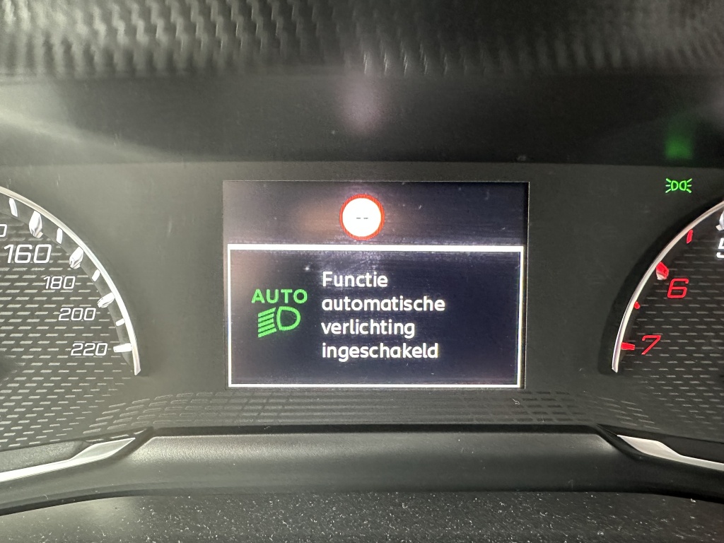 Peugeot 2008 Peugeot 2008 1.2 Allure | CarPlay | Cruise | Climate | All Season