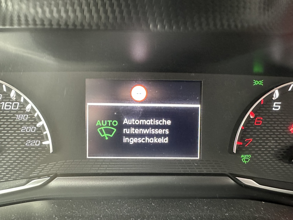 Peugeot 2008 Peugeot 2008 1.2 Allure | CarPlay | Cruise | Climate | All Season