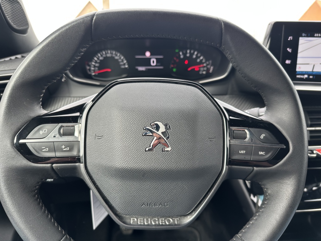 Peugeot 2008 Peugeot 2008 1.2 Allure | CarPlay | Cruise | Climate | All Season