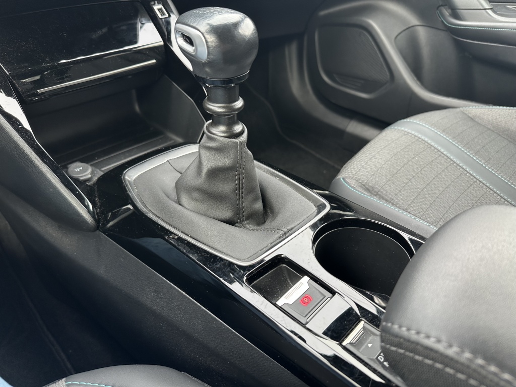Peugeot 2008 Peugeot 2008 1.2 Allure | CarPlay | Cruise | Climate | All Season