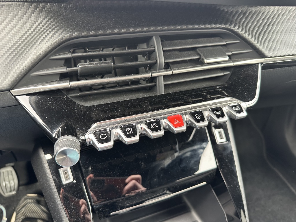 Peugeot 2008 Peugeot 2008 1.2 Allure | CarPlay | Cruise | Climate | All Season