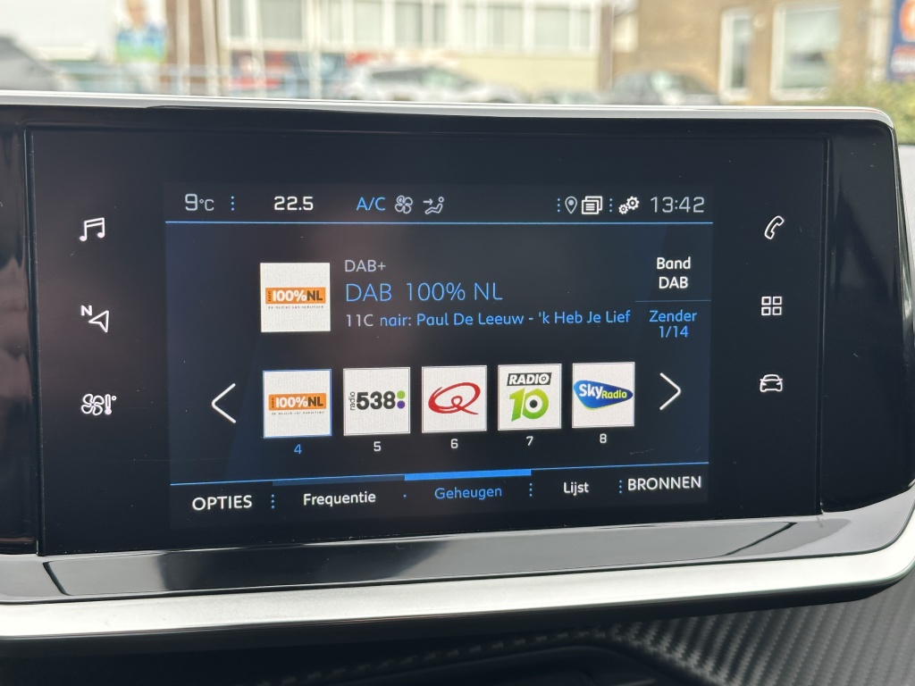 Peugeot 2008 Peugeot 2008 1.2 Allure | CarPlay | Cruise | Climate | All Season