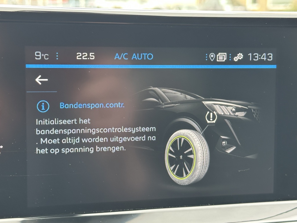 Peugeot 2008 Peugeot 2008 1.2 Allure | CarPlay | Cruise | Climate | All Season