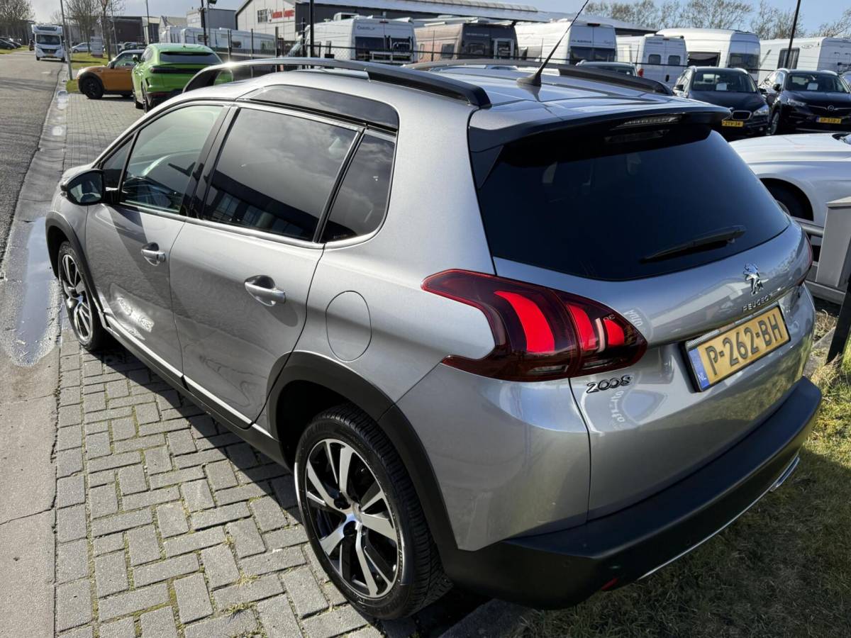Peugeot 2008 Peugeot 2008 1.2 PureTech Active AUTOMAAT Gt Line 1/2 leder
