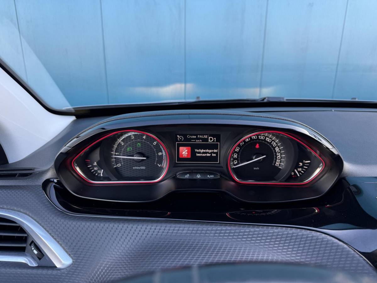 Peugeot 2008 Peugeot 2008 1.2 PureTech Active AUTOMAAT Gt Line 1/2 leder