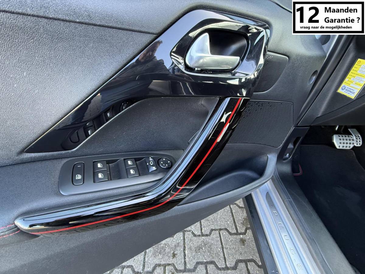Peugeot 2008 Peugeot 2008 1.2 PureTech Active AUTOMAAT Gt Line 1/2 leder