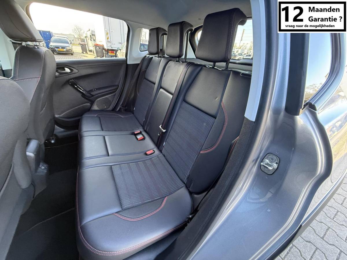 Peugeot 2008 Peugeot 2008 1.2 PureTech Active AUTOMAAT Gt Line 1/2 leder