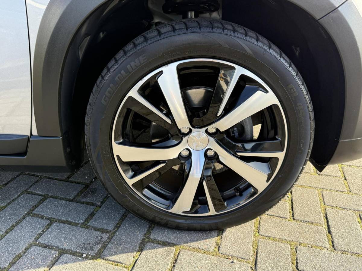 Peugeot 2008 Peugeot 2008 1.2 PureTech Active AUTOMAAT Gt Line 1/2 leder
