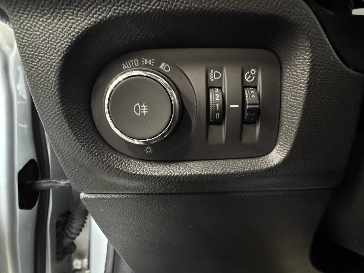 Opel Corsa Opel Corsa 1.2 Turbo Hybrid 100pk GS Automaat Navigatie Apple Carplay/Android Auto Camera Parkeersensoren Cruise Control Dodehoek assistent Airco Lichtmetalen velgen Virtual Cockpit Getinte ramen