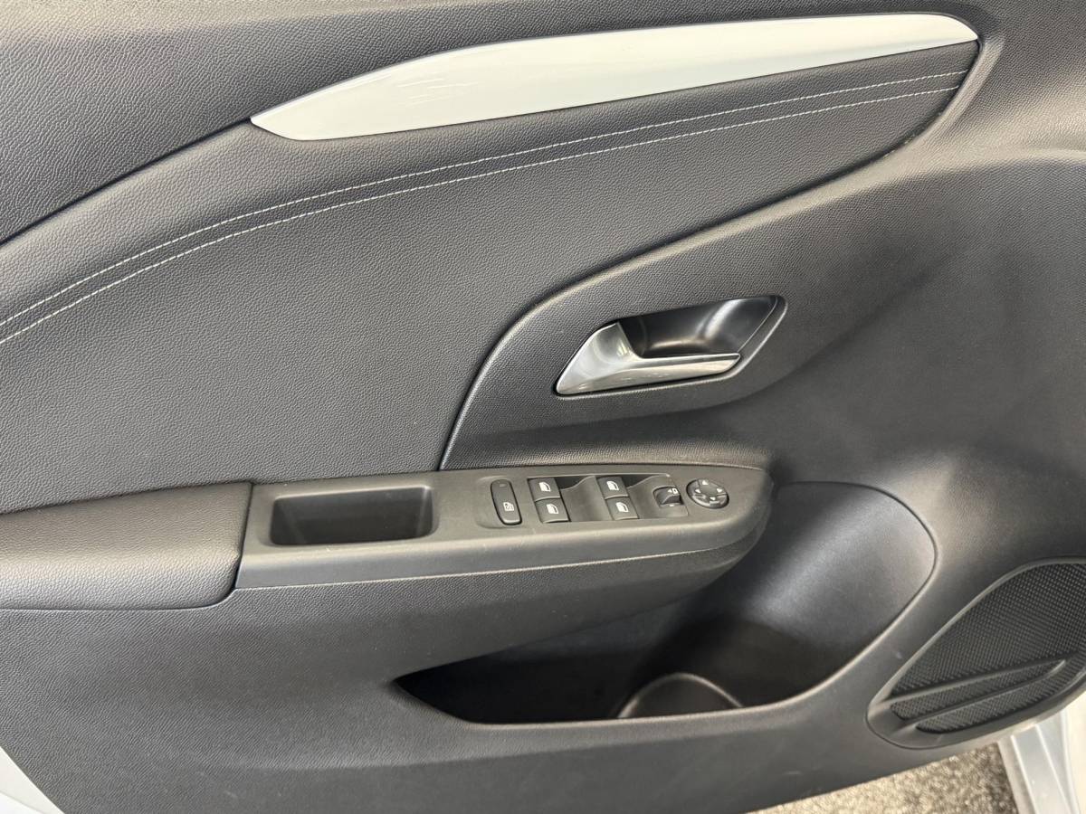 Opel Corsa Opel Corsa 1.2 Turbo Hybrid 100pk GS Automaat Navigatie Apple Carplay/Android Auto Camera Parkeersensoren Cruise Control Dodehoek assistent Airco Lichtmetalen velgen Virtual Cockpit Getinte ramen