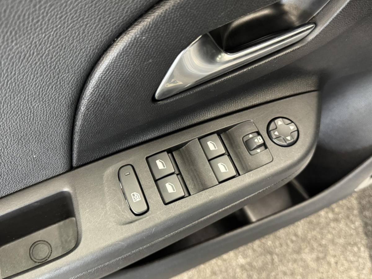 Opel Corsa Opel Corsa 1.2 Turbo Hybrid 100pk GS Automaat Navigatie Apple Carplay/Android Auto Camera Parkeersensoren Cruise Control Dodehoek assistent Airco Lichtmetalen velgen Virtual Cockpit Getinte ramen