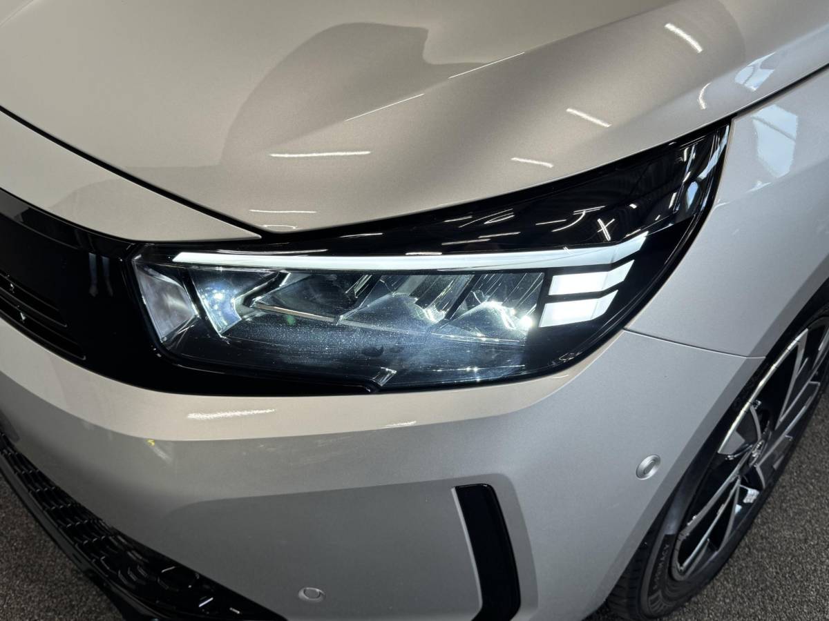 Opel Corsa Opel Corsa 1.2 Turbo Hybrid 100pk GS Automaat Navigatie Apple Carplay/Android Auto Camera Parkeersensoren Cruise Control Dodehoek assistent Airco Lichtmetalen velgen Virtual Cockpit Getinte ramen