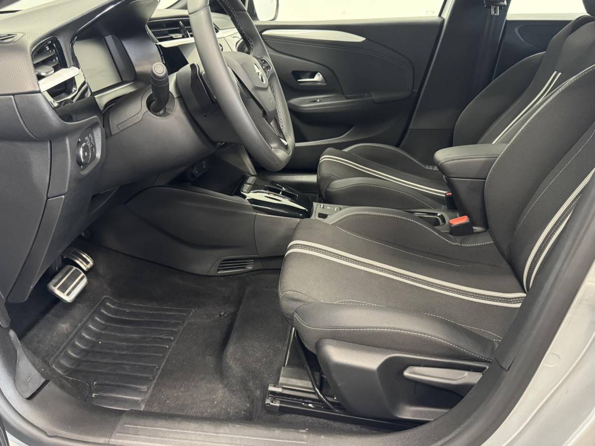 Opel Corsa Opel Corsa 1.2 Turbo Hybrid 100pk GS Automaat Navigatie Apple Carplay/Android Auto Camera Parkeersensoren Cruise Control Dodehoek assistent Airco Lichtmetalen velgen Virtual Cockpit Getinte ramen