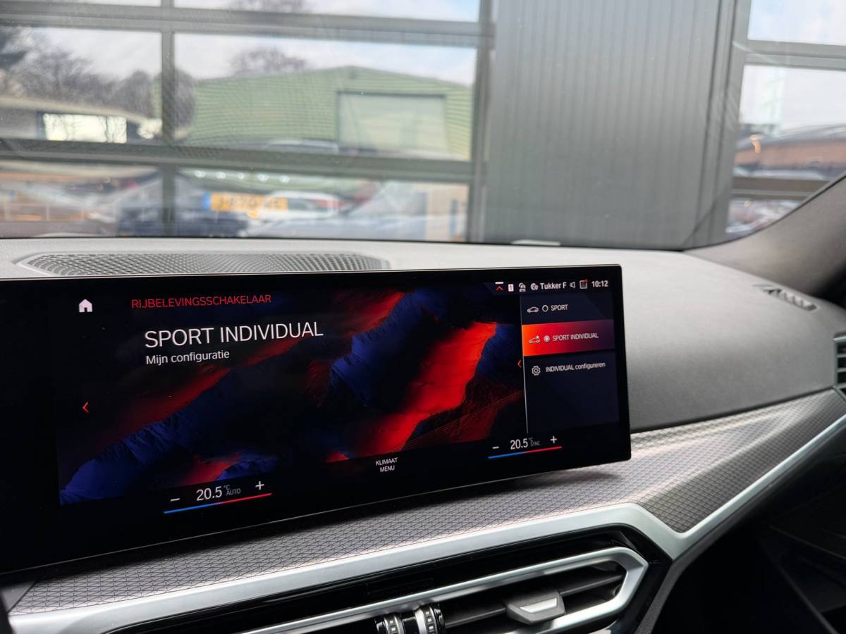 BMW 3 Serie BMW 3-Serie 320i M-Sport Shadowline Harman Kardon LCI