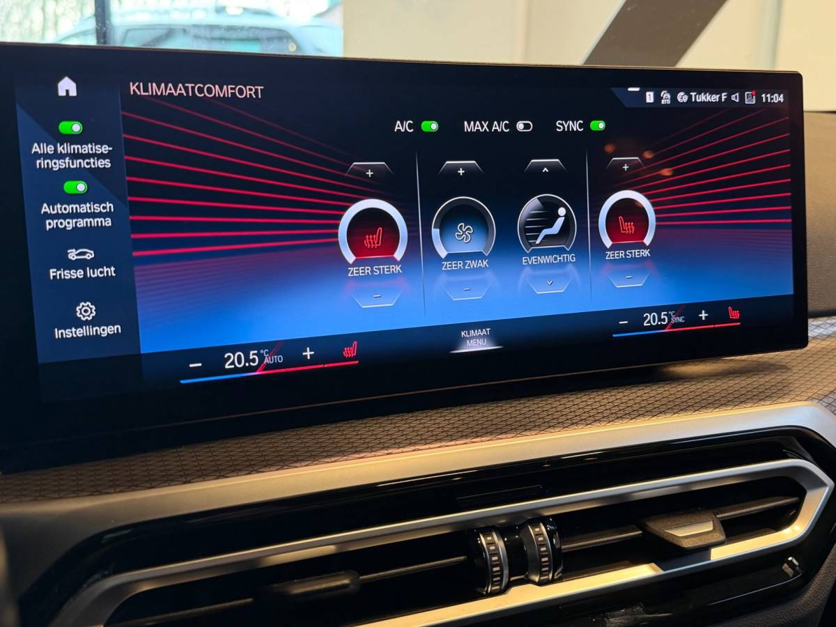 BMW 3 Serie BMW 3-Serie 320i M-Sport Shadowline Harman Kardon LCI