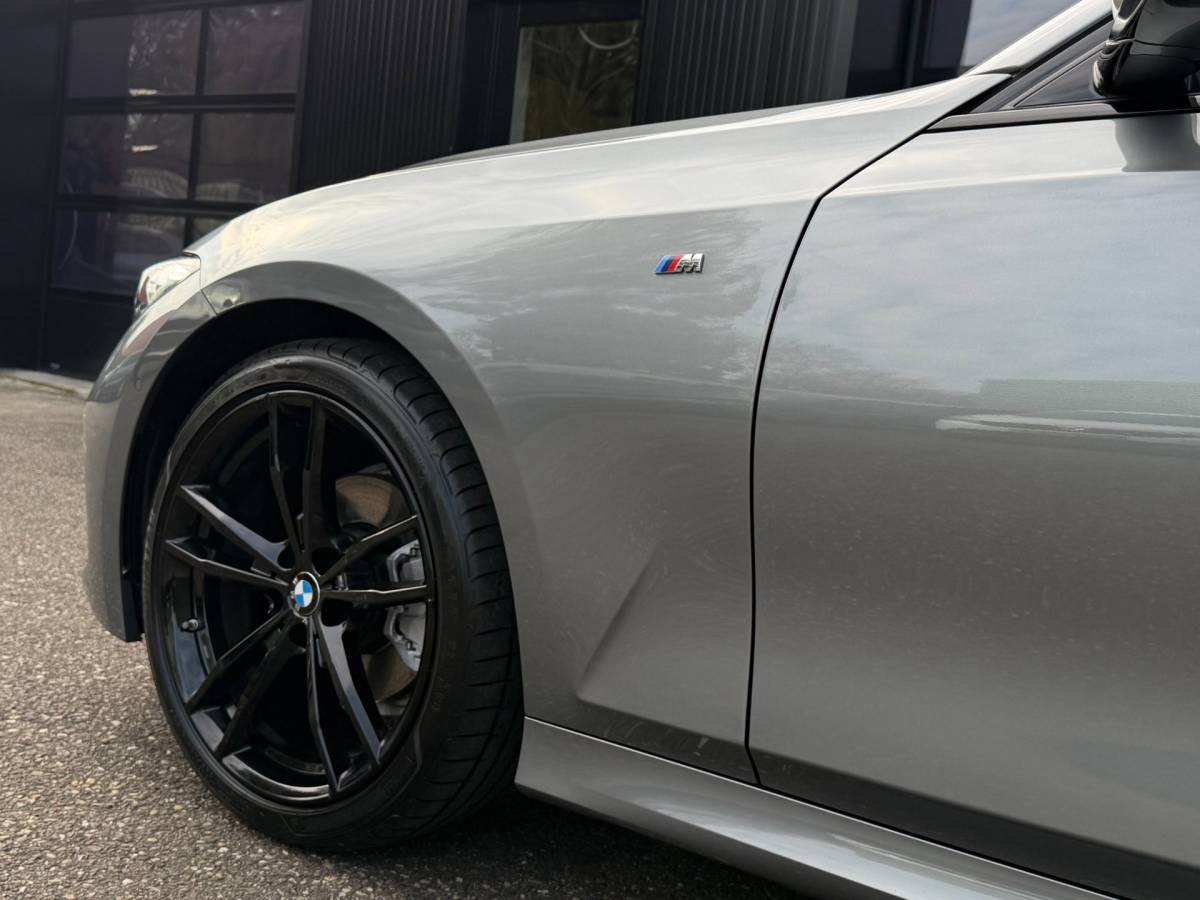 BMW 3 Serie BMW 3-Serie 320i M-Sport Shadowline Harman Kardon LCI
