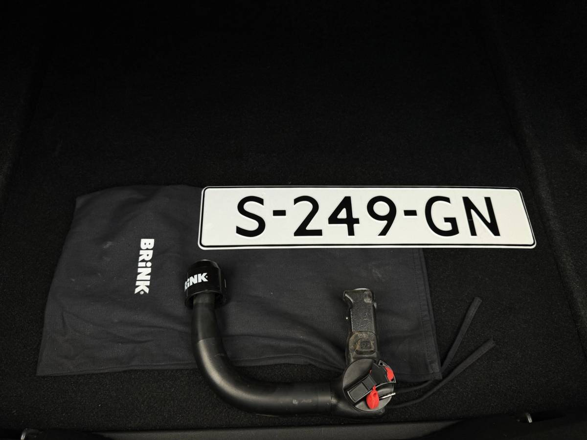 BMW 3 Serie BMW 3-Serie 320i M-Sport Shadowline Harman Kardon LCI
