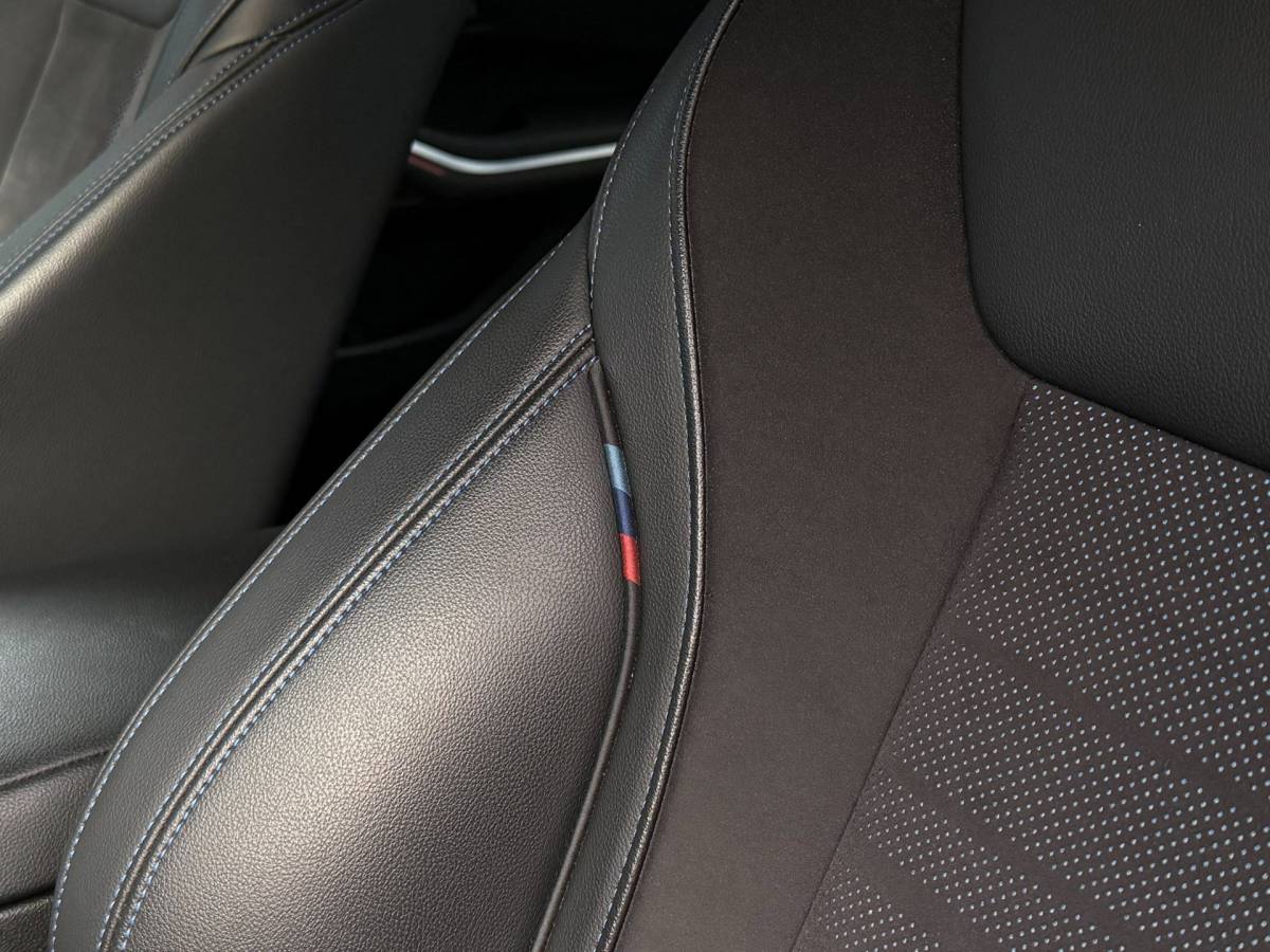 BMW 3 Serie BMW 3-Serie 320i M-Sport Shadowline Harman Kardon LCI